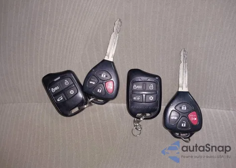 2011 Toyota Corolla Le z USA, uszkodzony, nr VIN 2T1BU4EE6BC735325